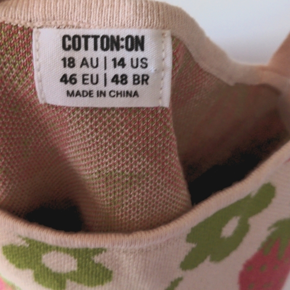 Adorable Cotton On strawberry crop top AU18 - Picture 4 of 4